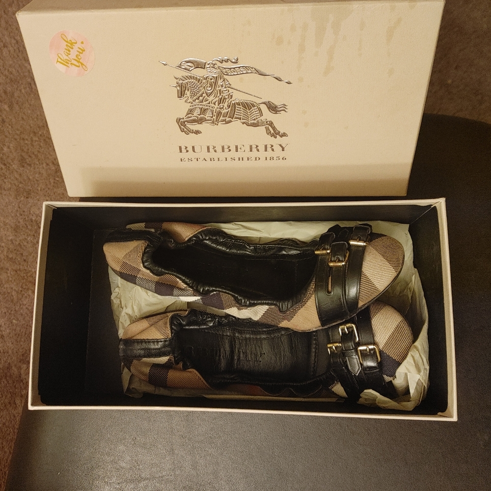 Authentic Burberry House Check Flats